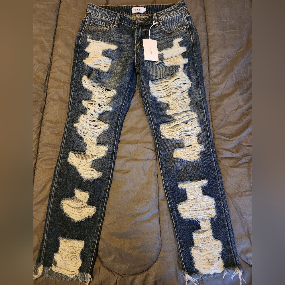Cello NWT sz1 distressed boyfriend